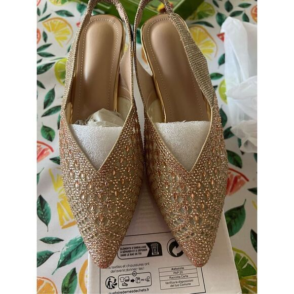 NIB Women’s Dressy Gold Sling Back Low Heels Sparkly Size 8-9 - Picture 1 of 11